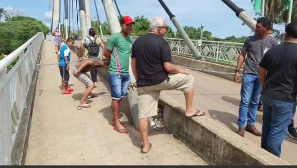 Ponte em Brasileia que liga o Brasil à Bolívia é fechada por vereadores em protesto contra a falta de segurança